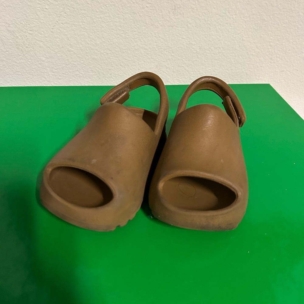 Adidas Yeezy Slide Sandals - Brown Size 7K